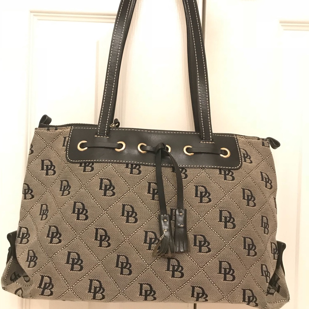 Dooney & Bourk hand bag